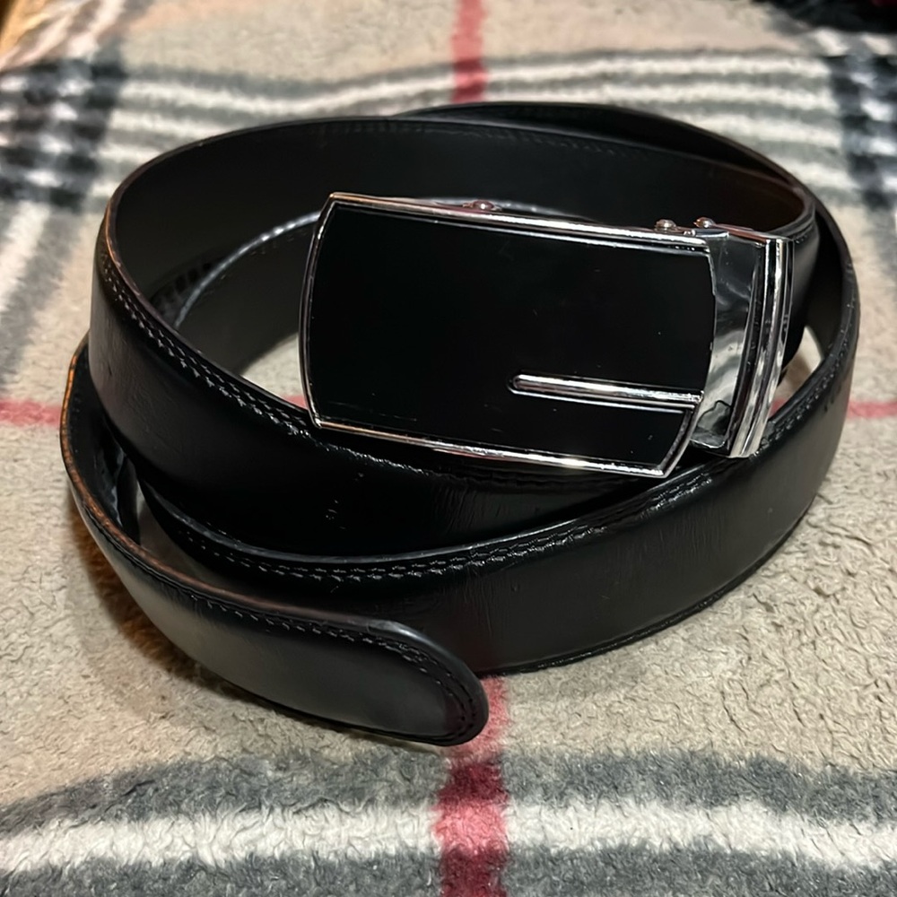 Preowned Black Leather Ratchet Belt. Crome/Black Buckle (SZ. 50X52) Length
